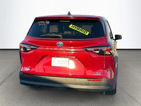 Used 2024 Toyota Sienna XLE image 6