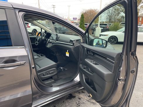 New 2026 Honda Odyssey Touring image 12