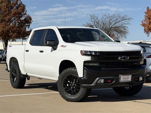 Used 2021 Chevrolet Silverado 1500 LT Trail Boss w/ Convenience Package II image 2