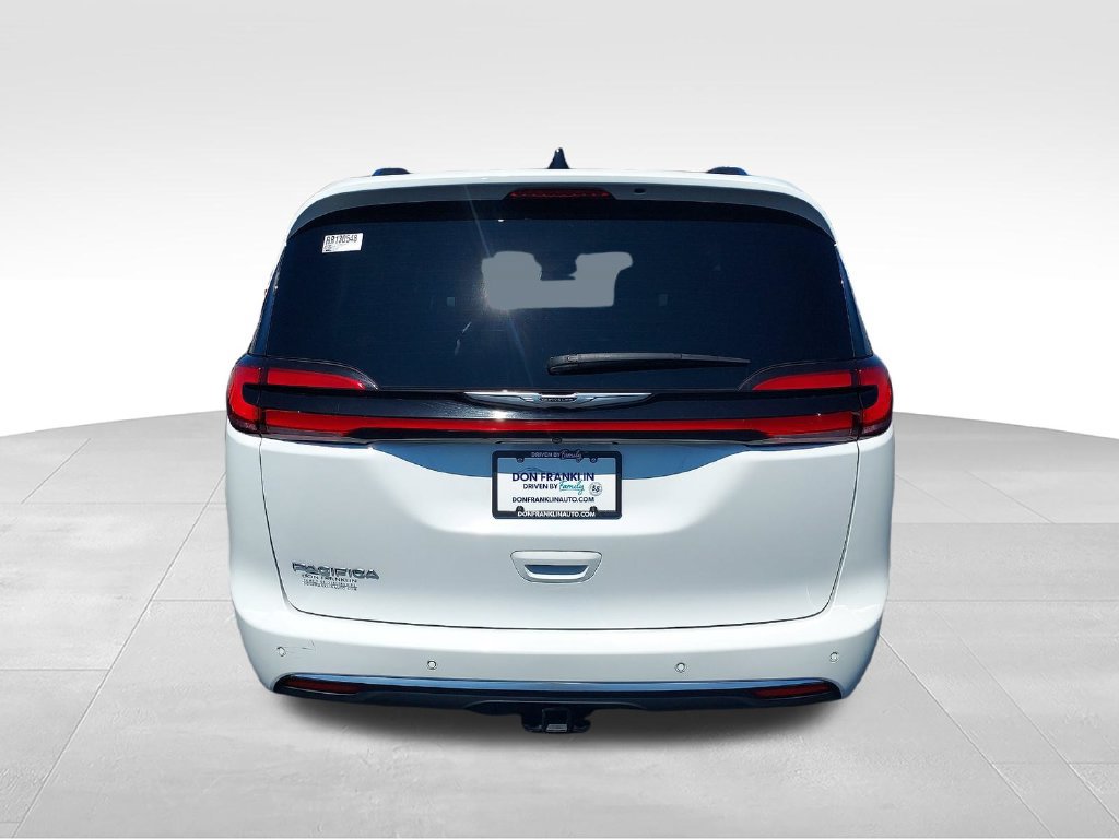Used 2024 Chrysler Pacifica Pinnacle w/ Trailer Tow Group FWD image 4