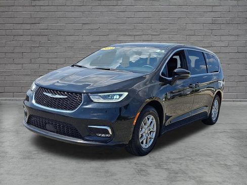 Used 2025 Chrysler Pacifica Select FWD image 5
