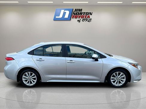 Used 2025 Toyota Corolla LE image 4