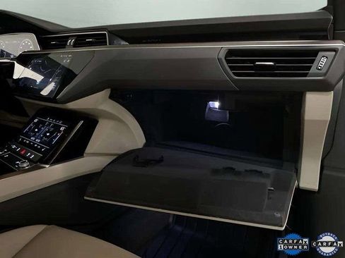 Used 2024 Audi Q8 e-tron Premium image 78