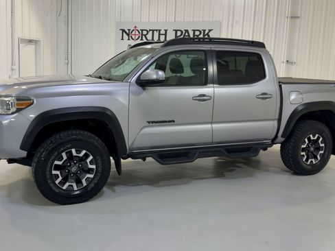 Used 2021 Toyota Tacoma TRD Off-Road AWD/4WD image 6
