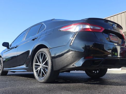 Used 2019 Toyota Camry SE image 18