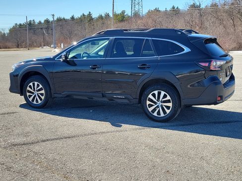 Used 2023 Subaru Outback Premium image 7