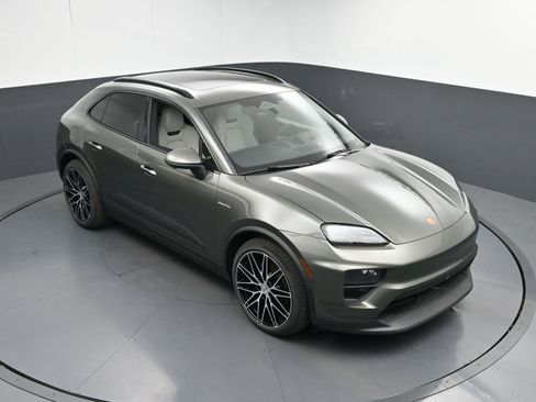 Certified 2024 Porsche Macan 4 Electric image 38