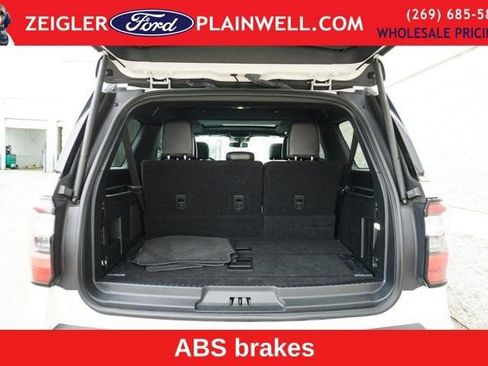 Used 2021 Ford Expedition Max Limited AWD/4WD image 10