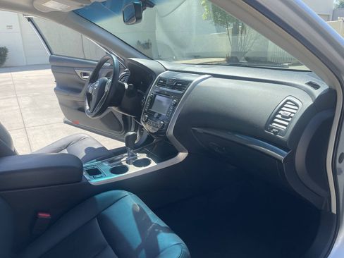 Used 2013 Nissan Altima 2.5 SL w/ Technology Pkg FWD image 16