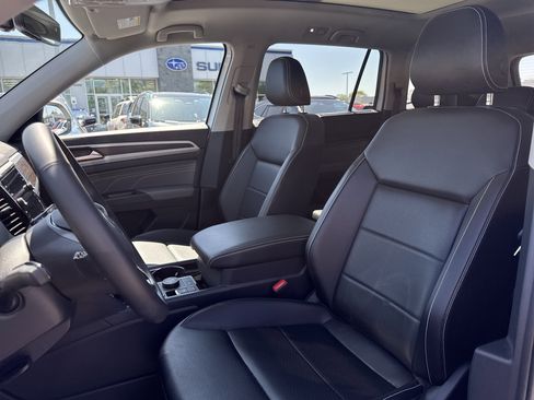 Used 2023 Volkswagen Atlas SE w/ Panoramic Sunroof Package image 2