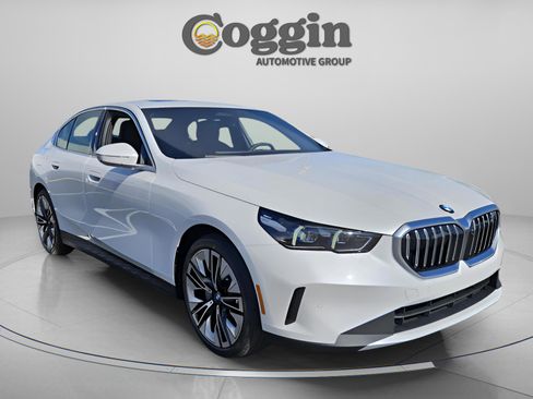 New 2026 BMW 530i w/ Convenience Package RWD image 8