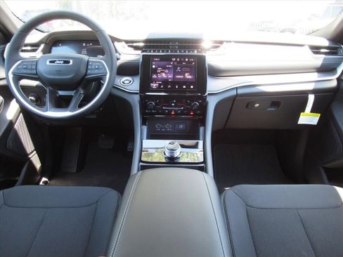 New 2026 Jeep Grand Cherokee L Laredo AWD/4WD image 12