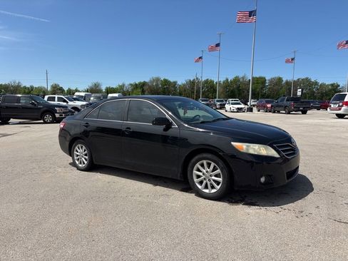 Used 2011 Toyota Camry XLE w/ XLE Extra-Value Pkg #1 FWD image 1