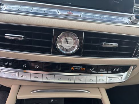 Used 2019 Kia K900 Luxury AWD/4WD image 21