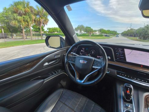 Used 2021 Cadillac Escalade Premium Luxury Platinum AWD/4WD image 29