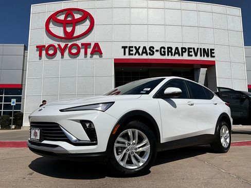 Used 2025 Buick Envista Preferred image 2