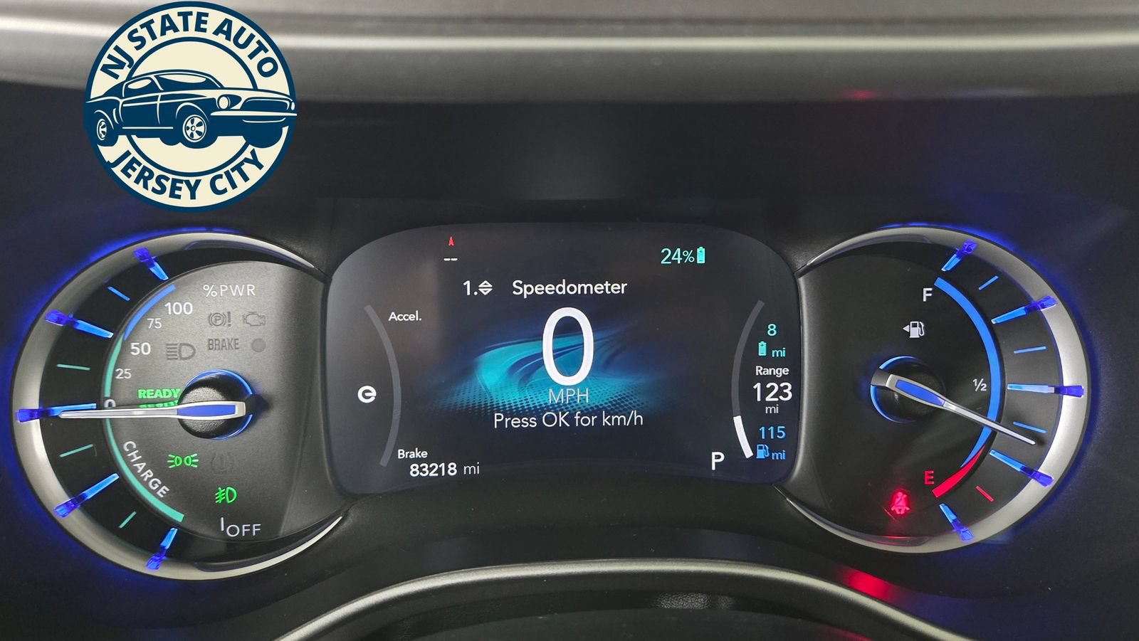 Used 2024 Chrysler Pacifica Limited FWD image 11