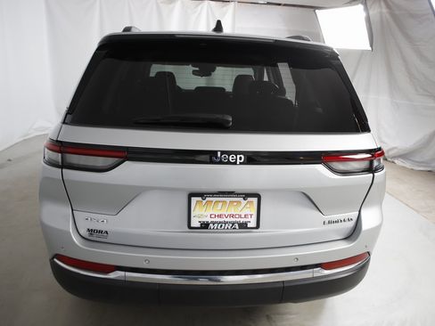 Used 2022 Jeep Grand Cherokee Limited image 4