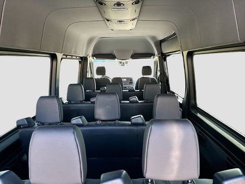 Used 2024 Mercedes-Benz Sprinter 2500 image 32
