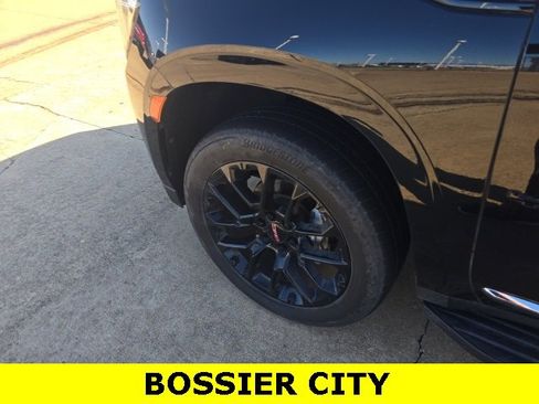 Used 2022 GMC Yukon XL SLT w/ SLT Premium Package image 6