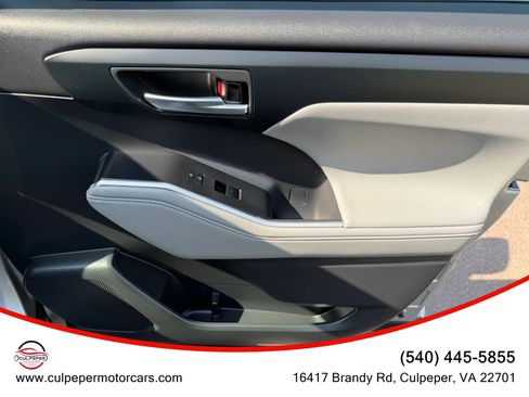 Used 2021 Toyota Highlander XLE FWD image 19