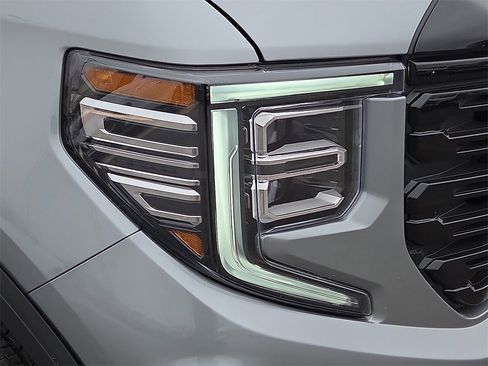 Used 2025 GMC Sierra 1500 Denali Ultimate image 10