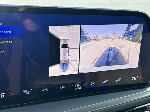 Used 2024 Chevrolet Traverse LT image 13