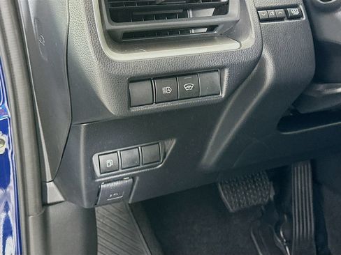 Used 2023 Toyota Prius LE FWD image 10