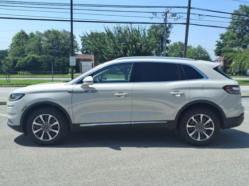 Certified 2023 Lincoln Nautilus AWD w/ Premium Package image 7