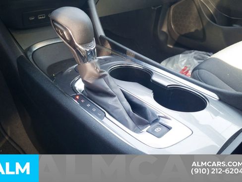 Used 2023 Chevrolet Malibu LT FWD image 9