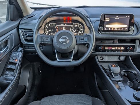 Used 2024 Nissan Rogue SV image 24