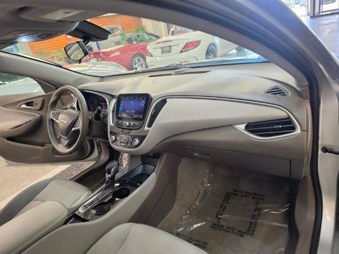 Used 2021 Chevrolet Malibu LS FWD image 14
