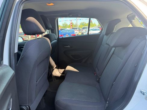 Used 2019 Chevrolet Trax LS AWD/4WD image 17