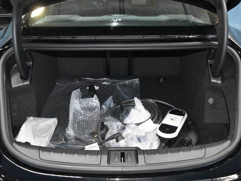 Used 2024 Porsche Taycan image 27