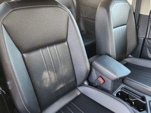 Used 2022 Volkswagen Tiguan SE image 15