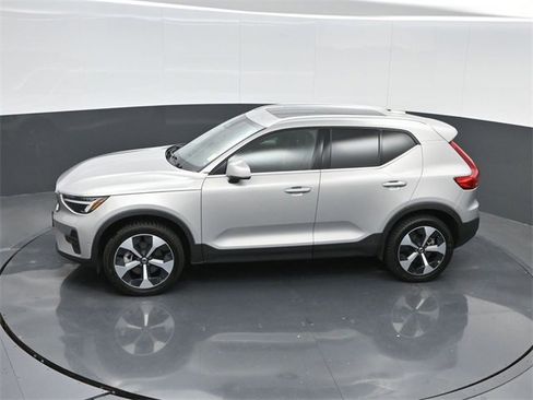 Used 2024 Volvo XC40 B5 Plus image 49