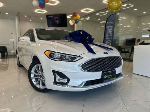 Used 2019 Ford Fusion Energi Titanium image 3