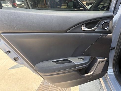 Used 2018 Honda Civic EX image 9