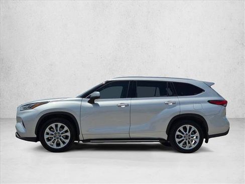Used 2022 Toyota Highlander Limited FWD image 9