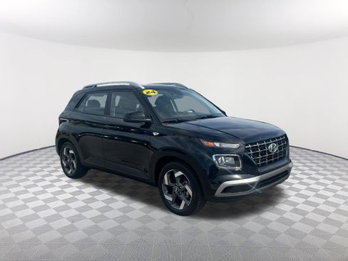 Used 2024 Hyundai Venue SEL FWD image 3