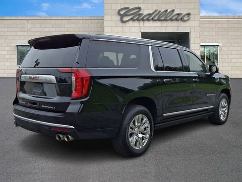 Used 2022 GMC Yukon XL Denali AWD/4WD image 8