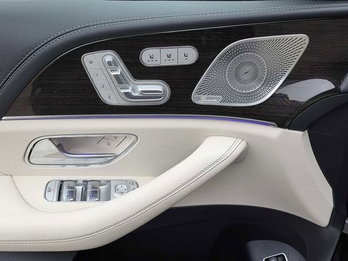 Certified 2025 Mercedes-Benz GLS 450 4MATIC image 15