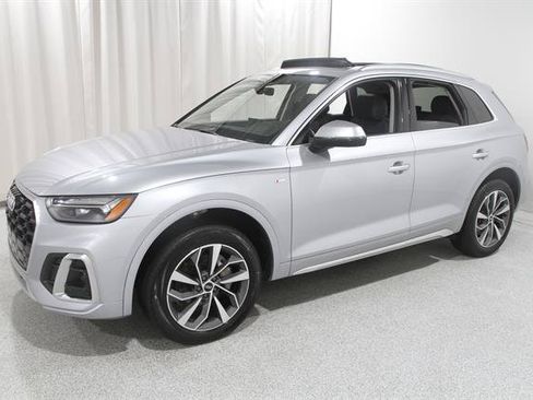 Used 2023 Audi Q5 2.0T Premium Plus w/ Premium Plus Package AWD/4WD image 3