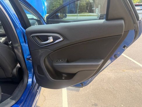 Used 2015 Chrysler 200 Limited FWD image 19
