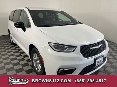 New 2025 Chrysler Pacifica Select