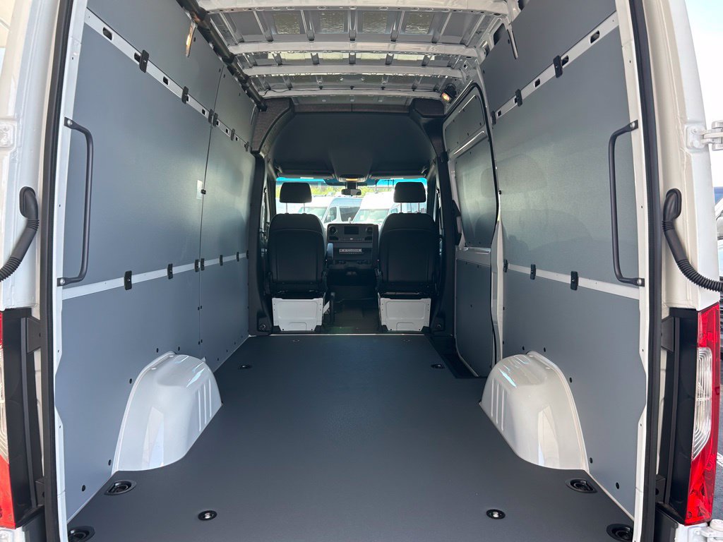 Used 2023 Mercedes-Benz Sprinter 2500 image 10
