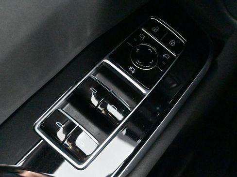 Used 2025 Cadillac Escalade ESV Premium Luxury image 11