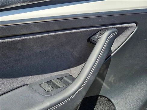 Used 2024 Tesla Model Y 2WD image 12