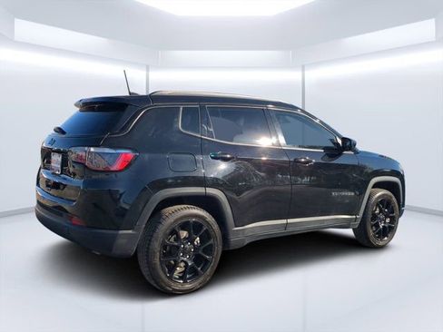 Used 2024 Jeep Compass Latitude image 3