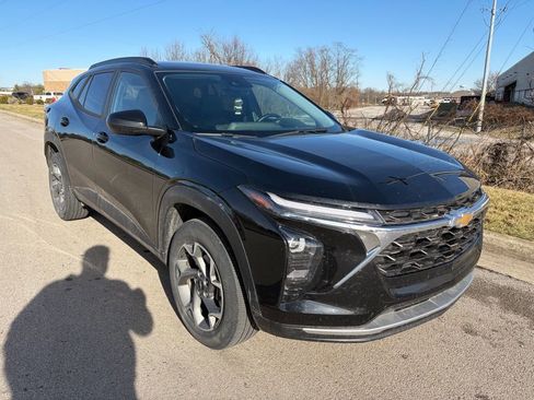 Used 2024 Chevrolet Trax LT w/ Driver Confidence Package image 3